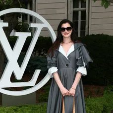 Anne Hathaway jej štýlové tehotenské outfity