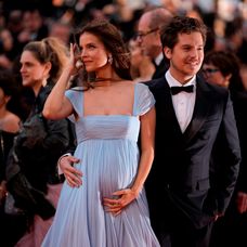 Dylan Sprouse a Barbara Palvin budú rodičia.