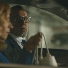 Adela (Lívia Bielovič) odovzdala Pavlovičovi (Jozef Vajda) citlivé údaje pacientov.