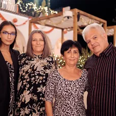Laurina sestra a mama, Martinovi rodičia