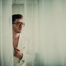Slovenský klavirista, skladateľ a autor vlastnej hudobnej tvorby Michal Mrocek