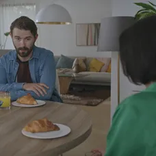 Eva a Boris skončili po spoločných raňajkách v posteli.