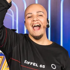 Simona Salátová ako Eiffel 65.