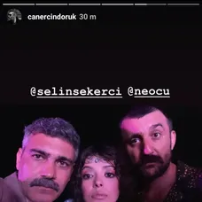 Caner Cindoruk s novým imidžom s priateľkou a hereckým kolegom