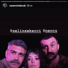 Caner Cindoruk s novým imidžom s priateľkou a hereckým kolegom