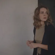 Laura príde do Andrejovho domu bez pozvania.