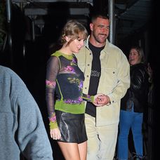 Travis Kelce a Taylor Swift tvoria pár