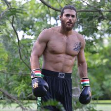 Can Yaman v seriáli S hlavou v oblakoch