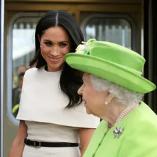 Meghan Markle robila spoločnosť kráľovnej Alžbete II. na oficiálnom otvorení nového mostu.