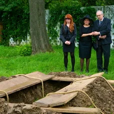 Pohreb Michala v Ordinácii v ružovej záhrade