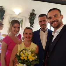 Mirka s Martinom boli na svadbe svedkami