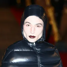 Ezra Miller na premiére snímky Fantastické zvery: Grindelwaldove zločiny