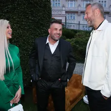 Lela a Karlos sa na filmovom festivale v Karlových Varoch stretli aj s moderátorom a zakladateľom OKTAGONU Ondřejom Novotným.