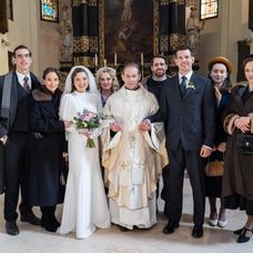 Adam Bardy, Kristína Svarinská, Lesana Krausková, Monika Hilmerová, Ján Gallovič, Filip Šebesta, Peter Pecha, Hana Krejčová a Barbora Andrešičová v seriáli Dunaj, k vašim službám