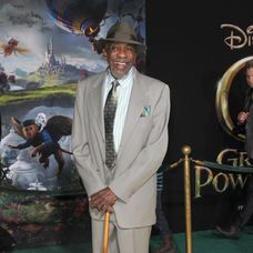 Zomrel Bill Cobbs
