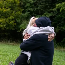 Pomocníci nezvládli súboj o záchranu, Roman sa vrátil späť na Farmu