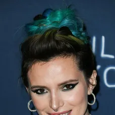 Bella Thorne na premiére filmu I Still See You