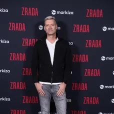 Premiéra seriálu Zrada