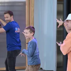Zľava Marek Fašiang s Lukášom Červeným a Miňom Kerešom počas tréningu na prvé kolo.