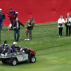 Tom Felton skolaboval počas golfového turnaja. Následne ho odviezli z ihriska