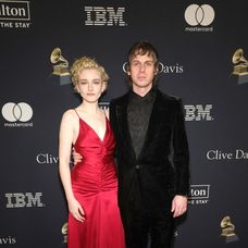 Julia Garner a Mark Foster patrili medzi najromantickejšie páry Hollywoodu.