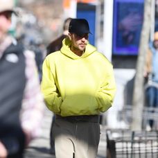 Justin Bieber zamieril do nahrávacieho štúdia v New Yorku, no svojím prázdnym pohľadom vydesil fanúšikov.