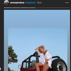 Emma si užíva dovolenku na Ibize