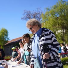 Súčasťou Bratislavských mestských dní bola aj autogramiáda hercov zo seriálu Dunaj, k vašim službám a výstava dobových kostýmov.