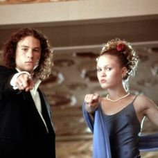 Julia Stiles a Heath Ledger vo filme 10 dôvodov, ktoré na tebe nenávidím
