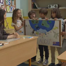 Deti smútia, že Alica odchádza.