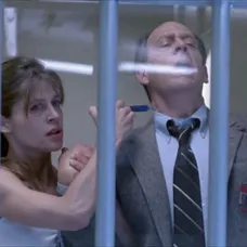 Linda Hamilton a Earl Boen vo filme Terminátor 2: Deň zúčtovania.