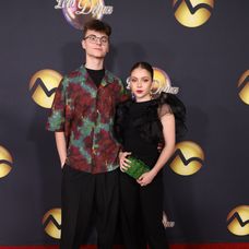 Hviezda seriálu Sex O'Clock Karolin Lily Omastová s bratom