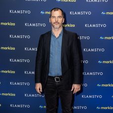 Braňo Mišík na premiére seriálu Klamstvo