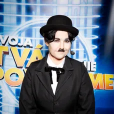 Zuzana Haasová ako Charlie Chaplin.