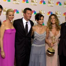 Zomrel Matthew Perry
