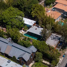 Nehnuteľnosť Dakoty Johnson na Marmont Avenue sa predala za 6 miliónov dolárov.