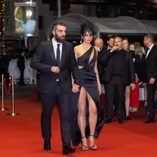 Dua Lipa a Romain Gavras na festivale v Cannes