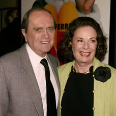 Bob Newhart s manželkou Ginnie na premiére filmu Vianočný škriatok v roku 2003 v New Yorku.