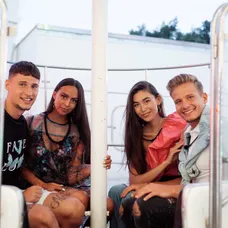 Filip a Mirka, Naomi a Sam