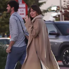 Dakota Johnson po údajnom rozchode s prsteňom na ruke