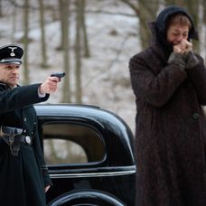 Ján Slezák a Adriana Novakov v seriáli Dunaj, k vašim službám