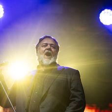 Koncert Russella Croewa s jeho kapelou Indoor Garden Party