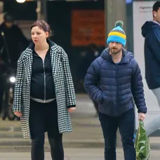 Paparazzom neušlo tehotenské bruško priateľky Daniela Radcliffea