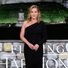 Kate Winslet na premiére dokumentu o kráľovi Karolovi III.
