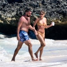 Taylor Swift a Travis Kelce na dovolenke na Bahamách