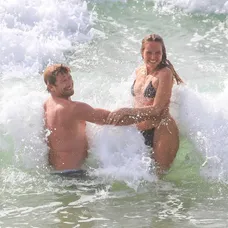Simon Baker s novou láskou