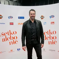 Všetko alebo nič, premiéra, Pawel Delag