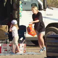 Tori Spelling žije s deťmi v karavane