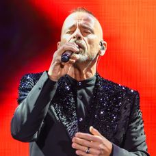 Na snímke taliansky spevák Eros Ramazzotti počas svojho koncertu  v Bratislave 16. apríla 2026