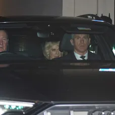 Kráľovná Kamila navštívila kráľa Karola III. v nemocnici